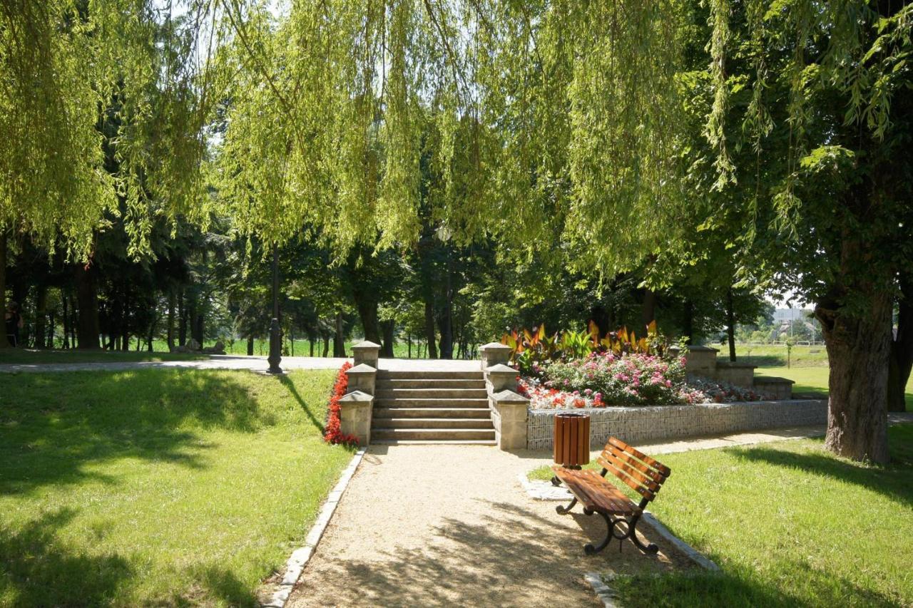 Hotel Zamek Chalupki Exterior photo
