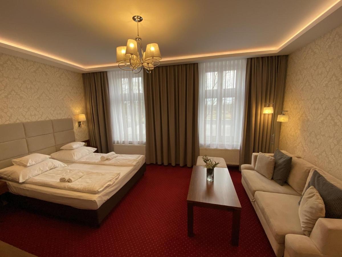 Hotel Zamek Chalupki Exterior photo
